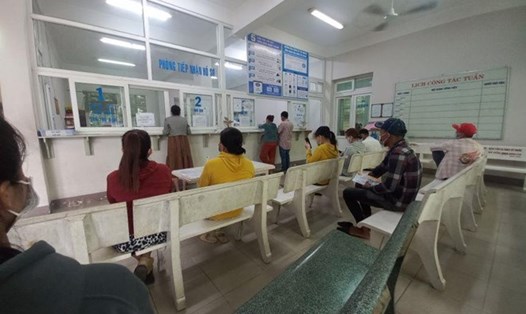 Bảo hiểm xã hội Việt Nam trả lời quy định về thời điểm nghỉ hưu sớm không bị 2% lương hưu. Ảnh minh họa: Đình Trọng.