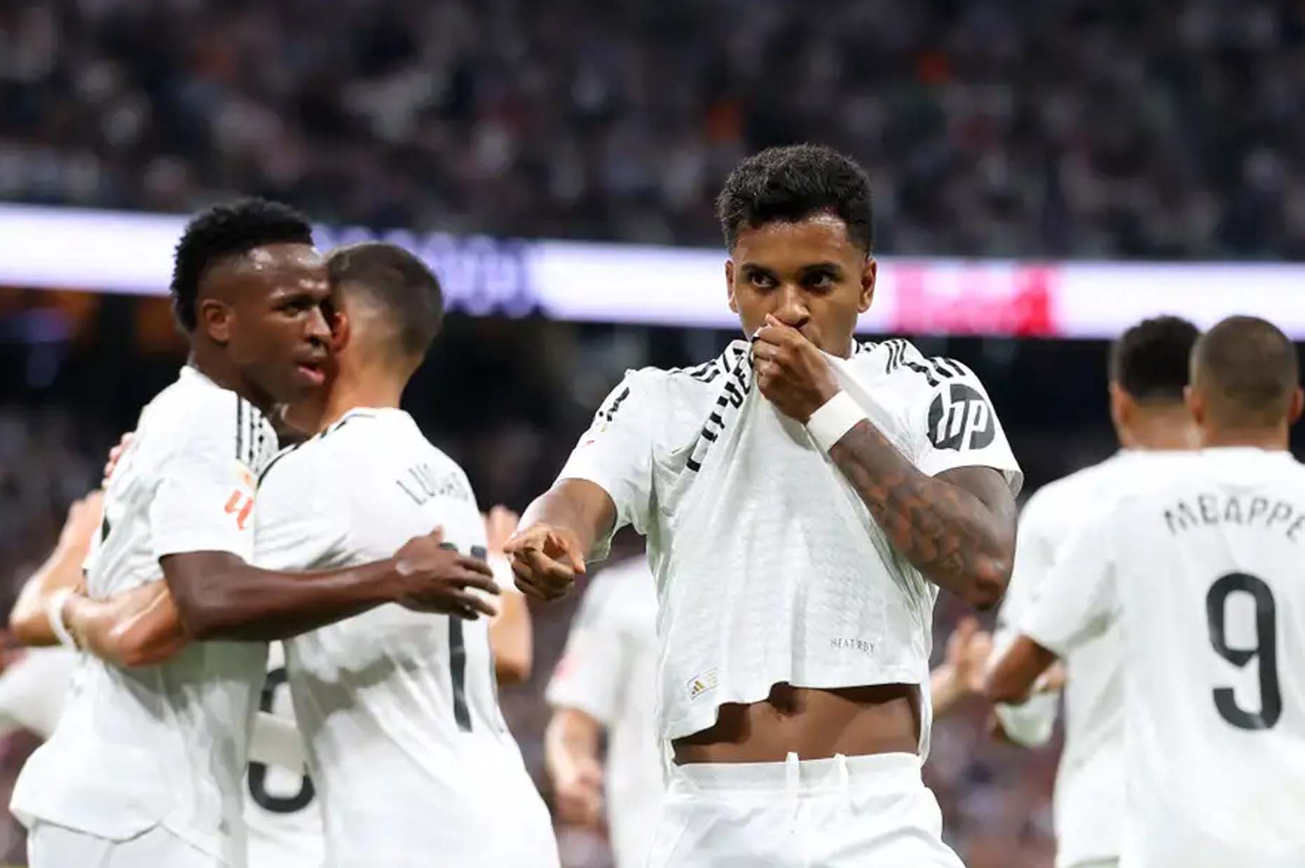 Rodrygo van biet cach toa sang giua mot rung sao. Anh: Real Madrid CF