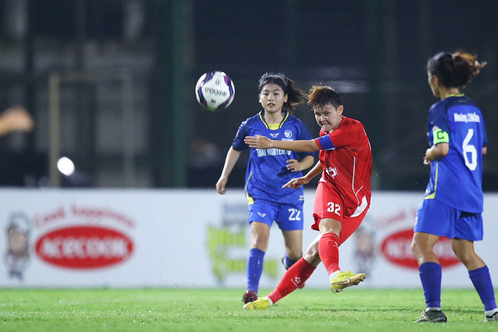 U19 Ha Noi va U19 Thai Nguyen hoa nhau 0-0. Anh: VFF