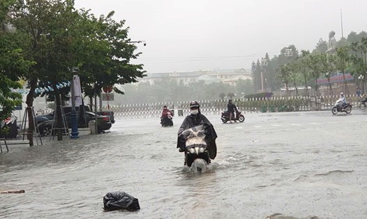 Khu vực đường Trường Thi (TP Vinh) ngập sâu. Ảnh: Đình Tiệp