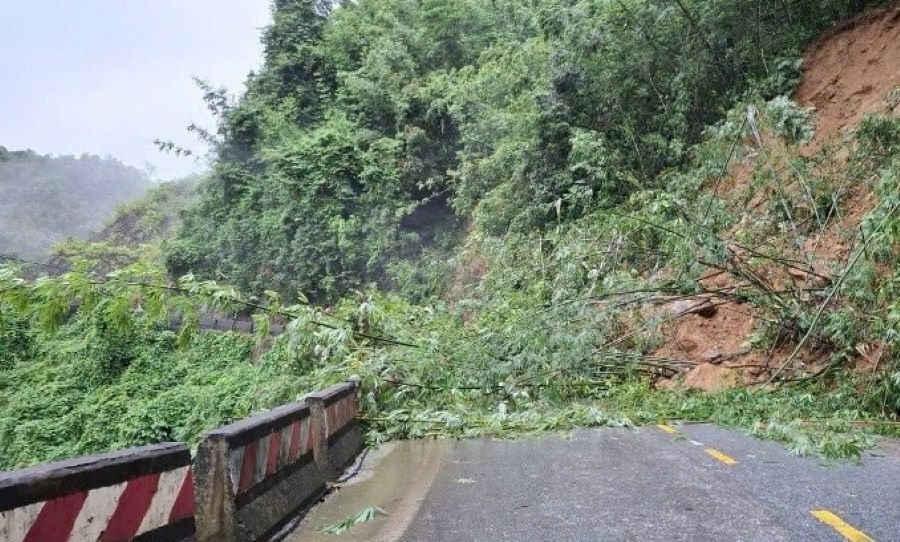 Sạt lở đất tại huyện Ngọc Lặc, tỉnh Thanh Hóa. Ảnh: Trần Lâm