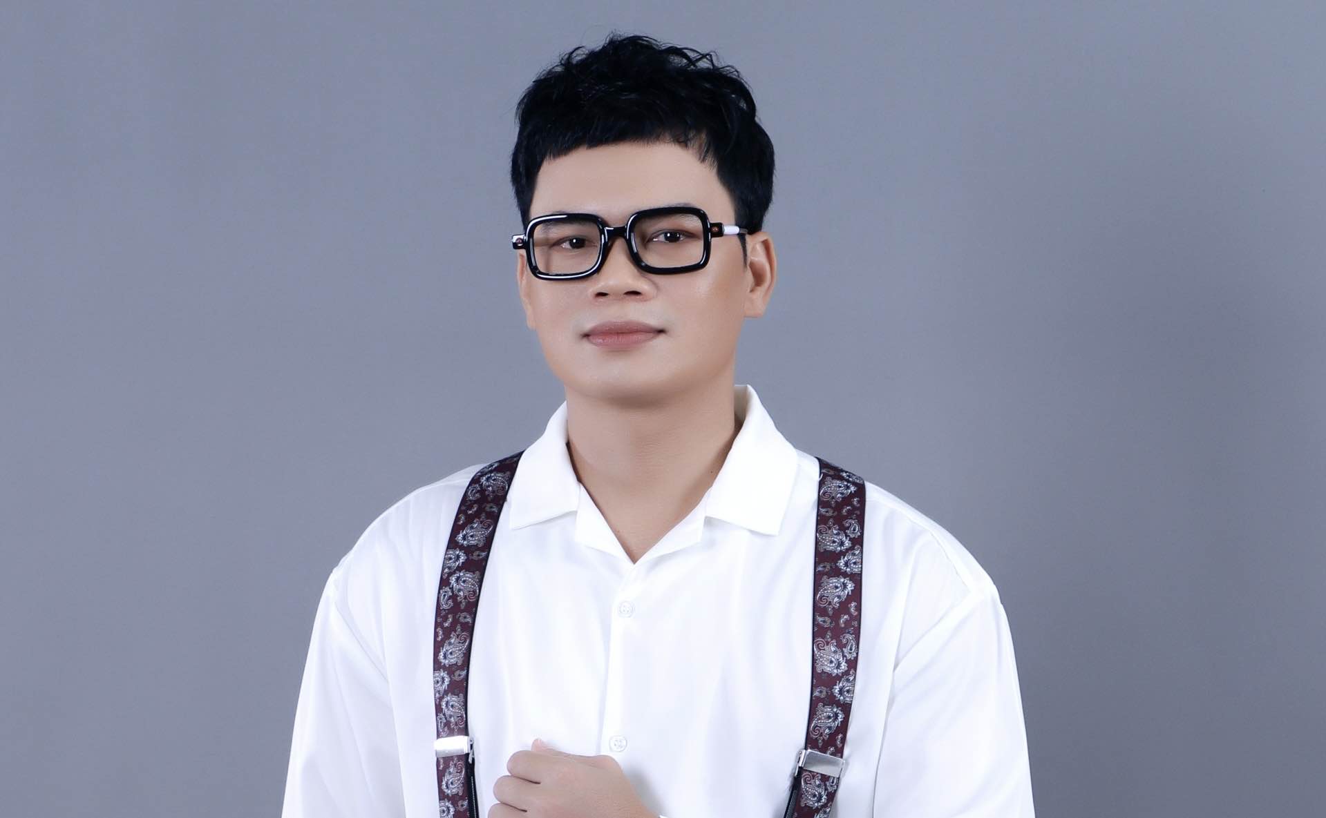 Ca sĩ Hoàng Nguyên. Ảnh: NSX