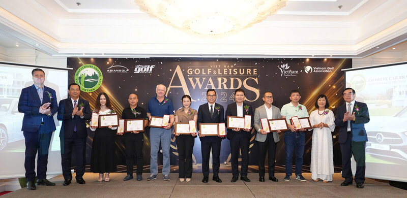 Nam A Bank nhận giải thưởng Ngân hàng được được golfer yêu thích nhất. Ảnh: Vinh Nguyễn