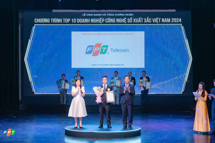 Ong Do Dang Tien - Truong ban chinh sach kinh doanh FPT Telecom - nhan giai ICT o hang muc Doanh nghiep san xuat, phan phoi thiet bi vien thong, CNTT. Anh: FPT Telecom