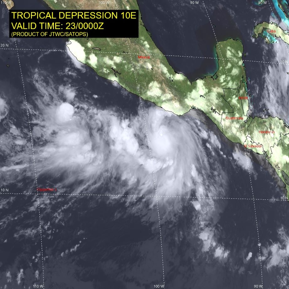 Anh ve tinh cua ap thap nhiet doi sap manh len thanh bao. Anh: JTWC