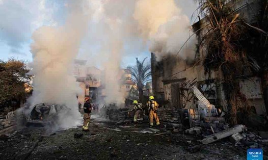 Một thành phố ở Israel thiệt hại nặng nề sau khi bị Hezbollah tấn công. Ảnh: Xinhua