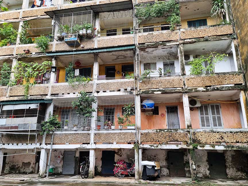 Khu chung cư C3-Quang Trung (phường Quang Trung- TP Vinh, Nghệ An) đã sử dụng khoảng 50 năm, xuống cấp nghiêm trọng. Ảnh: Quang Đại