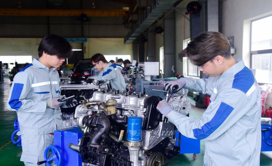 Ngành bán dẫn thu hút nhiều thí sinh lựa chọn bởi mức thu lương hấp dẫn sau khi ra trường. Ảnh: Bích Hà