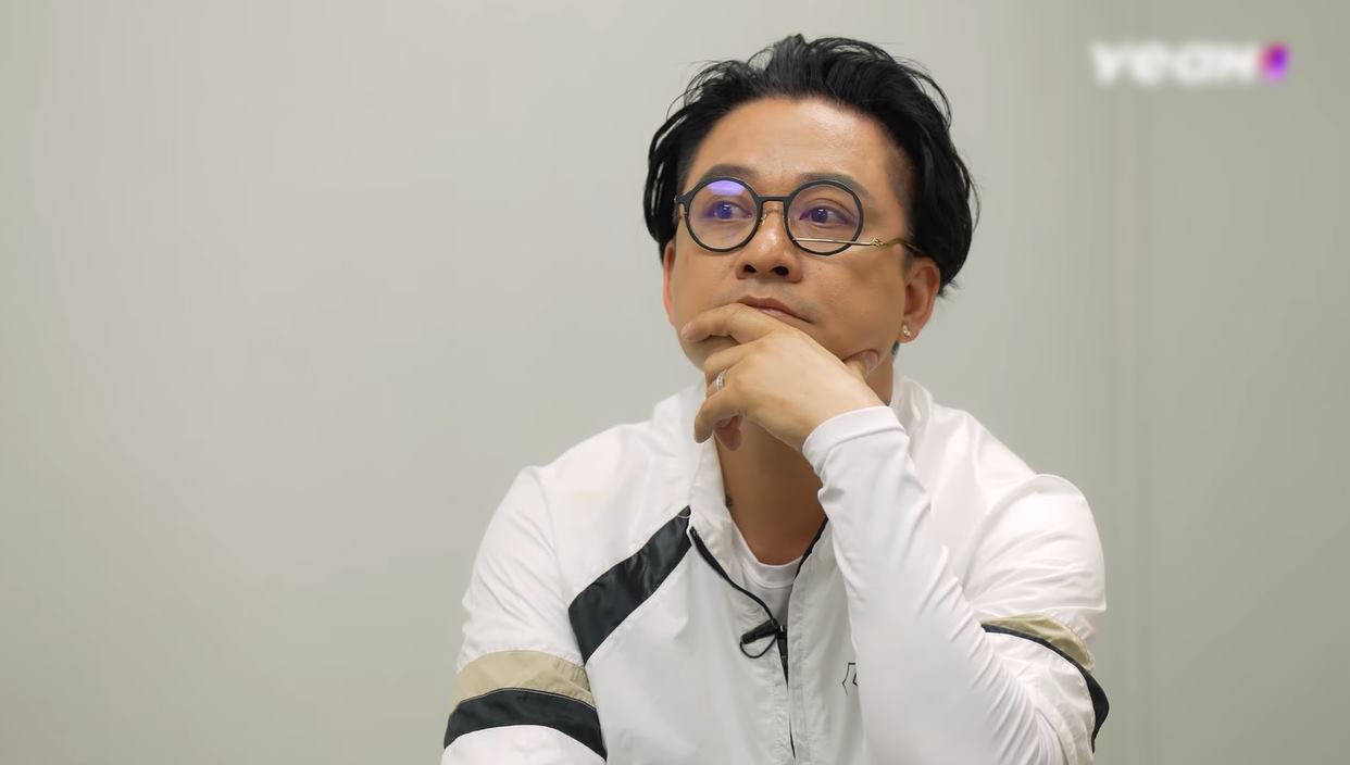 Tuấn Hưng trầm ngâm khi chưa được gọi tên ở vòng chọn đội. Ảnh: Nhà sản xuất