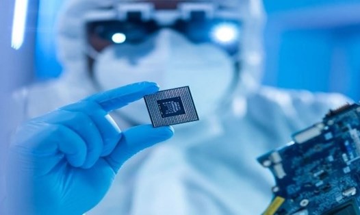 Mục tiêu đến năm 2030, Việt Nam đào tạo được ít nhất 50.000 nhân lực có trình độ từ đại học trở lên phục vụ ngành công nghiệp bán dẫn. Ảnh: Hòa Thanh