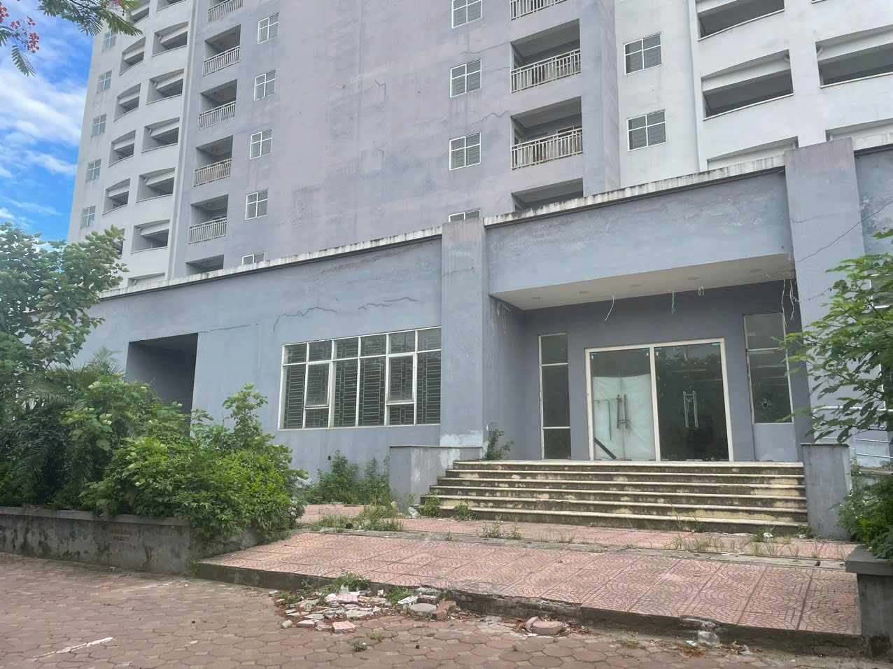 Khu nhà tái định cư Đền Lừ III (quận Hoàng Mai, Hà Nội) đến nay vẫn đang bỏ trống lãng phí. Ảnh: Lan Nhi