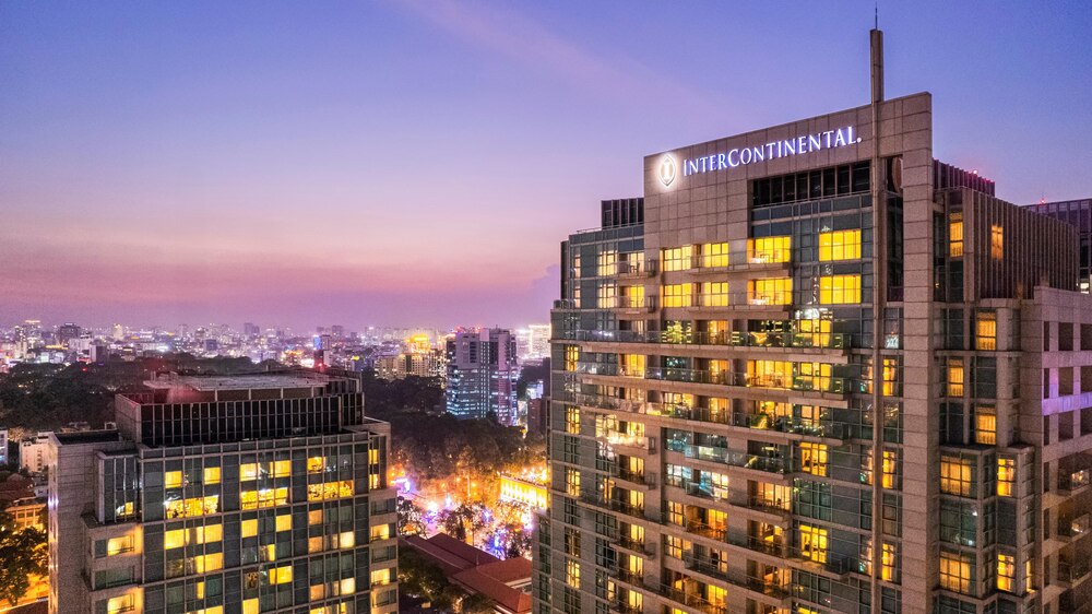 Cũng tại TPHCM, khách sạn InterContinental Saigon được công nhận là “Khách sạn hội nghị hàng đầu Châu Á“. Điểm nổi bật là khách sạn này có giao thông vô cùng thuận tiện, gần các địa danh nổi tiếng của Sài Gòn như  Nhà thờ Đức Bà, Bưu điện Trung tâm, phố đi bộ Nguyễn Huệ và Bến Bạch Đằng.