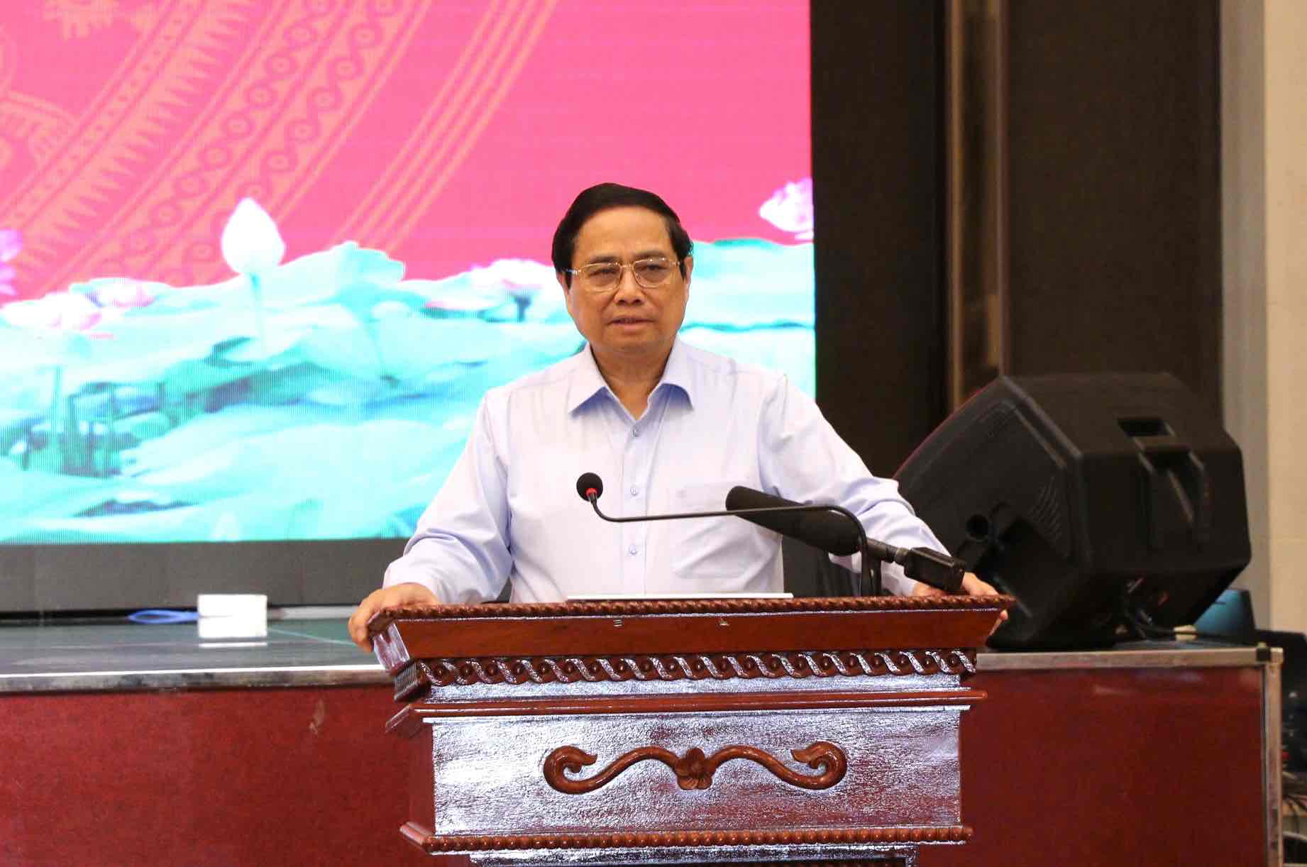 Thủ tướng Phạm Minh Chính phát biểu chỉ đạo tại buổi làm việc với Ban Thường vụ tỉnh ủy Đồng Nai. Ảnh: HAC