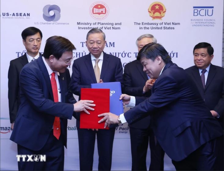 Tổng Bí thư, Chủ tịch nước Tô Lâm chứng kiến trao thỏa thuận hợp tác trong lĩnh vực Al, bán dẫn và xây dựng trung tâm dữ liệu tại Việt Nam giữa tập đoàn Sovico của Việt Nam và tập đoàn SuperMicro của Mỹ. Ảnh: TTXVN