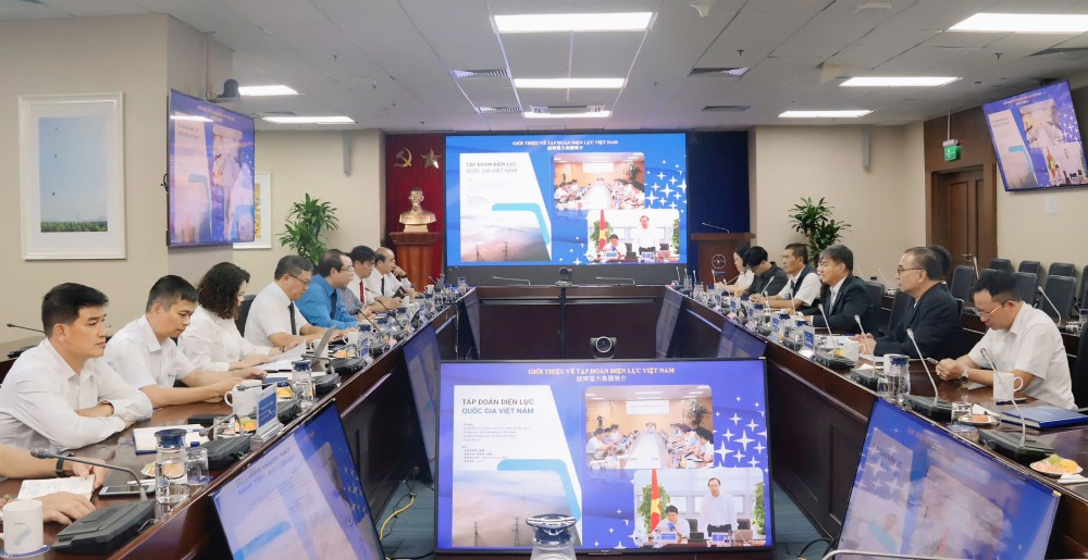 Quang cảnh buổi làm việc giữa Công đoàn Điện lực Việt Nam và Công đoàn Điện lực Đài Loan (Trung Quốc). Ảnh: Lương Nguyễn