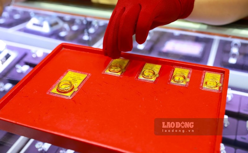 Giá vàng nhẫn tròn trơn tăng cao, hiện gần bằng giá vàng miếng SJC. Ảnh minh họa: Phan Anh