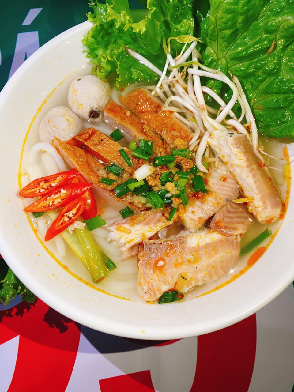 Banh canh ca loc la mot trong nhung mon an pho bien o cac tinh mien Trung. Anh: My Tho 