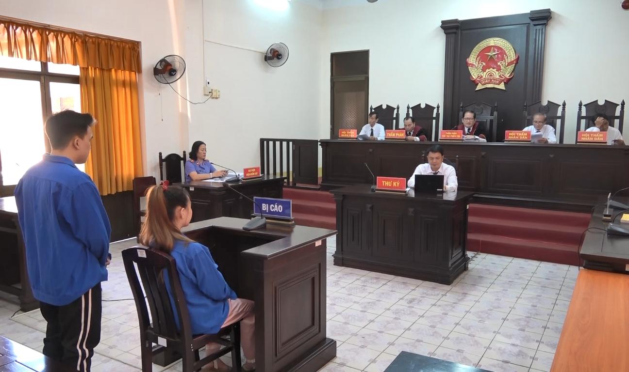 Đôi vợ chồng hờ bán ma túy lĩnh án tù. Ảnh: Văn Vũ