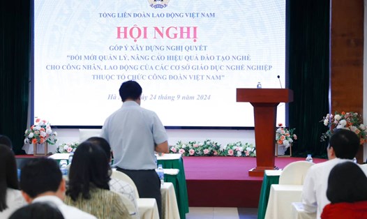 Đại biểu góp ý kiến cho Nghị quyết
 “Đổi mới quản lý, nâng cao hiệu quả đào tạo của hệ thống các cơ sở giáo dục nghề nghiệp của tổ chức Công đoàn”. Ảnh: Hải Nguyễn