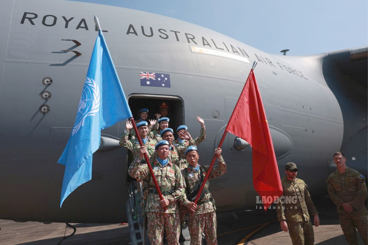 May bay sieu van tai C17 la mot trong nhung loai may bay van tai quan su lon nhat cua Australia va the gioi. 