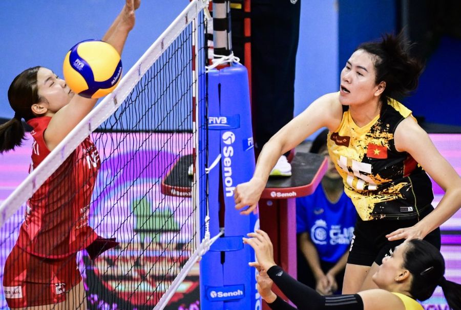 Phụ công Nguyễn Thị Trinh (phải) duy trình phong độ ấn tượng ở giải bóng chuyền vô địch các câu lạc bộ châu Á 2024. Ảnh: AVC