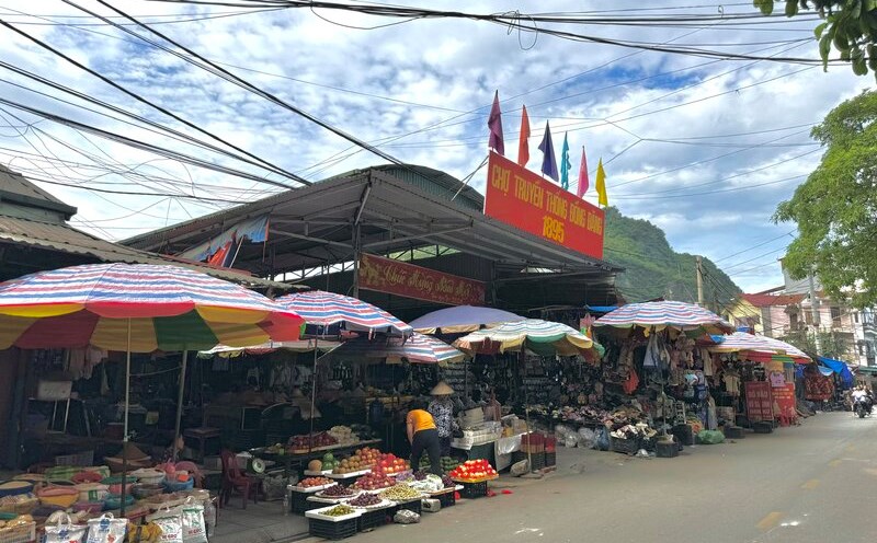 Chợ Đồng Đăng truyền thống là một trong những khu chợ sầm uất nhất vùng biên xứ Lạng. Ảnh: An Khánh