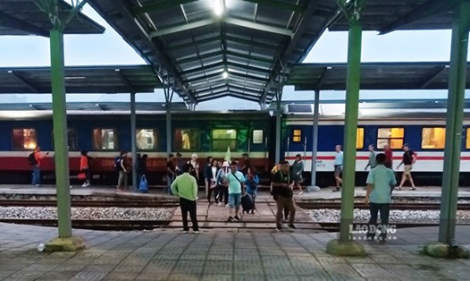 Hoạt động vận tải hành khách đã khôi phục trở lại sau khi khắc phục sạt lở do bão lũ. Ảnh: Đinh Đại