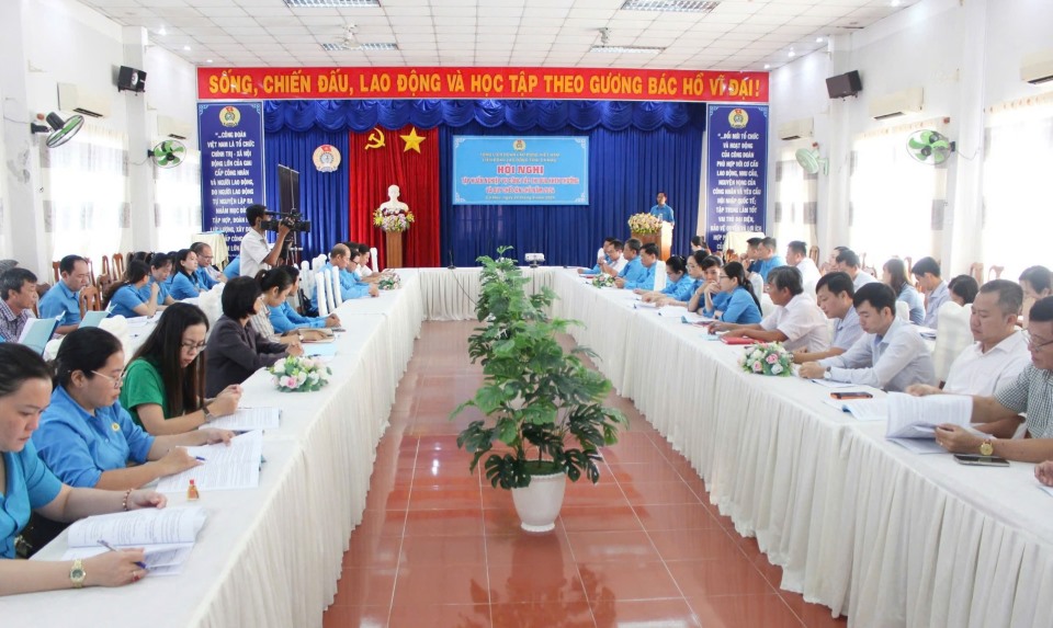Scene of the professional training conference for Ca Mau province's Trade Union officials. Photo: Thieu Vu