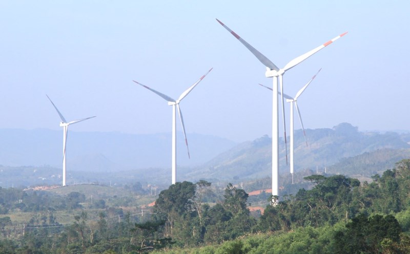 Wind turbine of Huong Linh 2 Wind Power Plant. Photo: Hung Tho.
