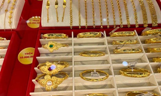 Sáng 24.9, vàng thế giới quy đổi theo giá USD ngân hàng ở mức gần 79,4 triệu đồng/lượng. Ảnh: Ngọc Vân