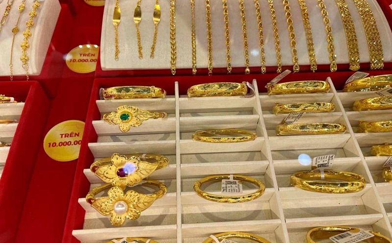 On the morning of September 24, world gold converted to bank USD price was nearly 79.4 million VND/tael. Photo: Ngoc Van