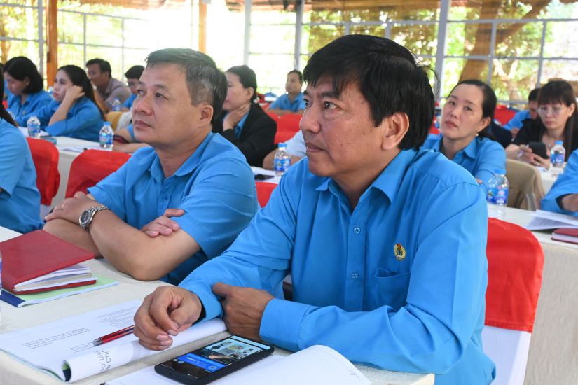 Mr. Huynh Huu Hanh - Member of the Standing Committee of the Labor Federation of Mo Cay Bac district (Ben Tre province) - attended the trade union communication training session. Photo: Thanh Nhan
