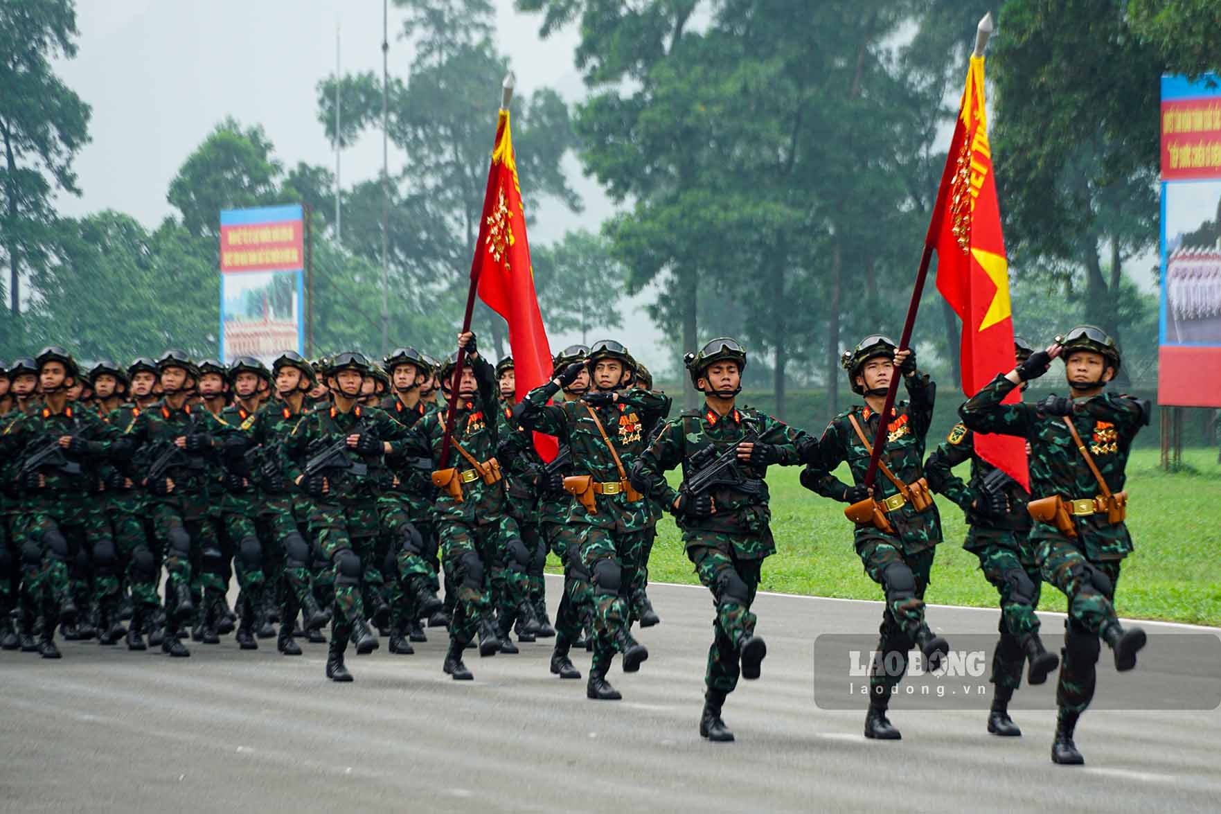 Sĩ quan quân đội là một trong những đối tượng được cộng điểm ưu tiên khi thi công chức. Ảnh minh họa: Trần Vương