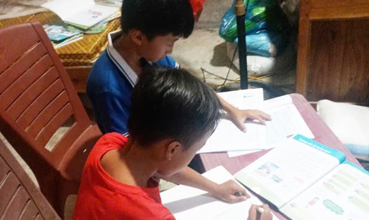Góc học tập mới của 2 con chị Liêu Thị Hoàn, thôn Lán Dè, xã Vũ Oai, TP Hạ Long, tỉnh Quảng Ninh. Ảnh: Nhân vật cung cấp