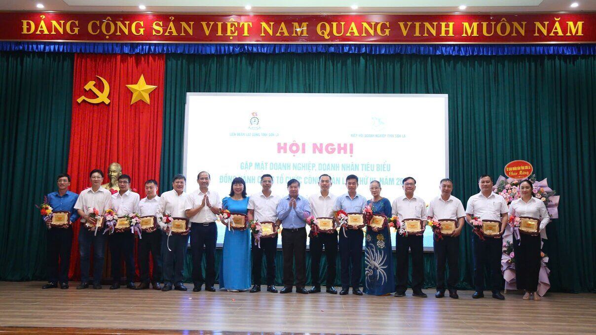 LĐLĐ Sơn La gặp mặt doanh nghiệp, doanh nhân tiêu biểu đồng hành cùng tổ chức công đoàn. Ảnh: Phong Lưu
