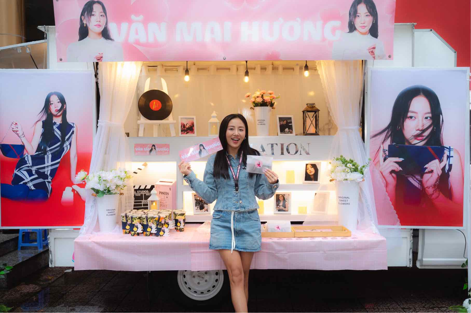 Buổi fan meeting của ca sĩ Văn Mai Hương. Ảnh: NVCC