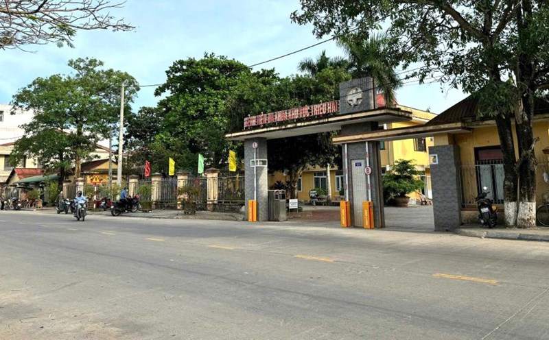 Trieu Hai Regional General Hospital is one of 10 public units that owe land rent. Photo: Hung Tho