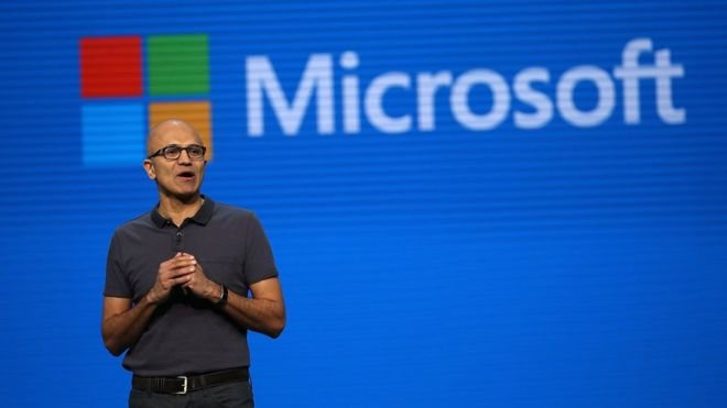 Satya Nadella - CEO cua Microsoft phat bieu tai su kien o Thu do Mexico ve du an dau tu nham cai thien co so ha tang AI. Anh: AFP