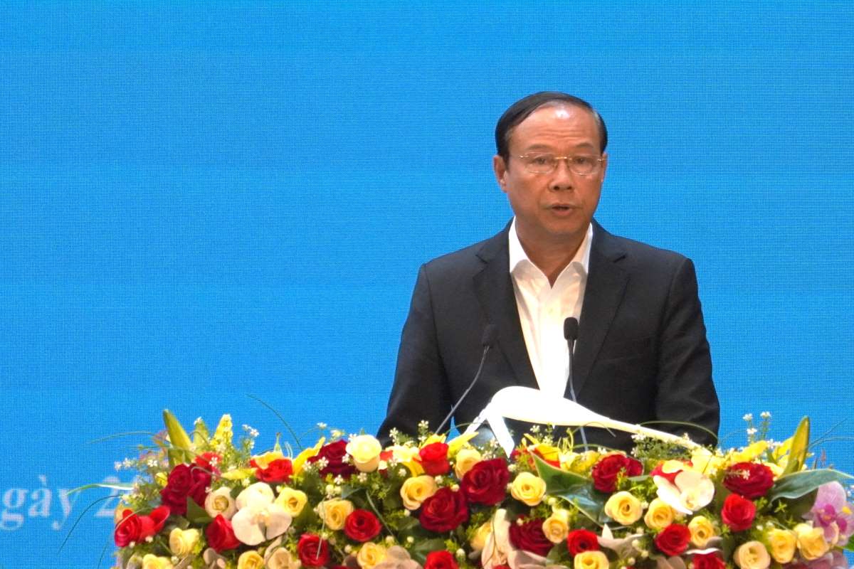 Ông Nguyễn Văn Thọ - Chủ tịch UBND tỉnh - phát biểu khai mạc hội nghị đối thoại với doanh nghiệp, nhà đầu tư. Ảnh: Thành An