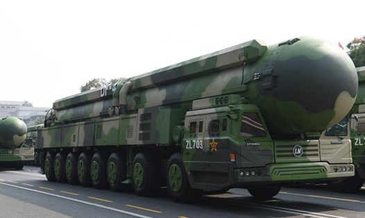 Tên lửa hạt nhân Đông Phong-41 trong lễ duyệt binh tại Bắc Kinh, Trung Quốc, ngày 1.10.2019. Ảnh: Xinhua