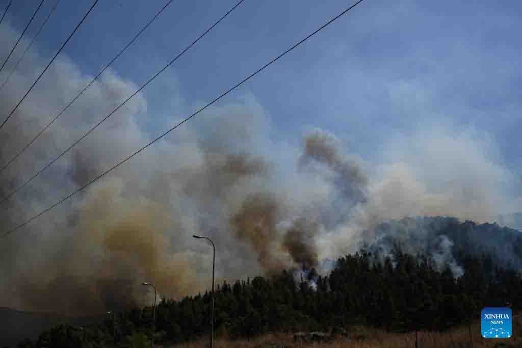 Khói bốc lên tại biên giới Lebanon sau một vụ tấn công tên lửa qua lại giữa Hezbollah và Israel. Ảnh: Xinhua