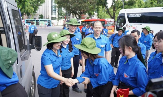 Đoàn viên thanh niên Hà Nội trong chiến dịch "Mùa hè xanh". Ảnh: Huy Hùng