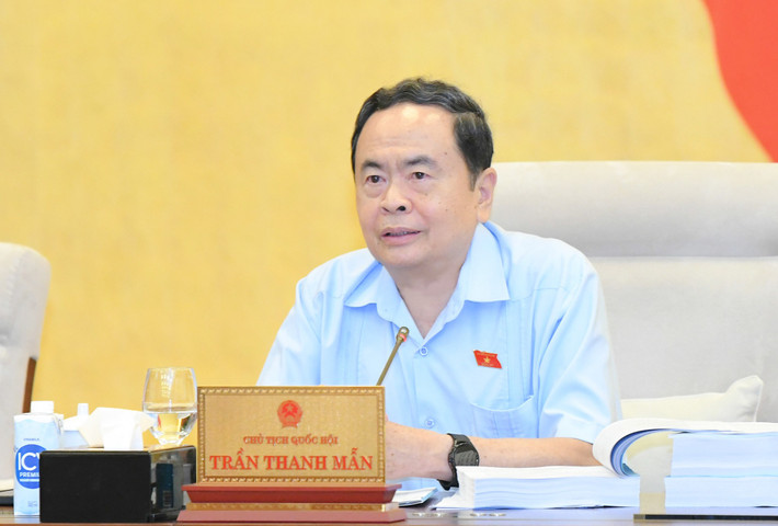 Politburo member and National Assembly Chairman Tran Thanh Man speaks at the meeting. Photo: Lam Hien