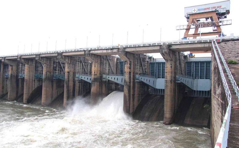 Tri An Hydropower Reservoir releases floodwaters in Dong Nai. Photo: HAC