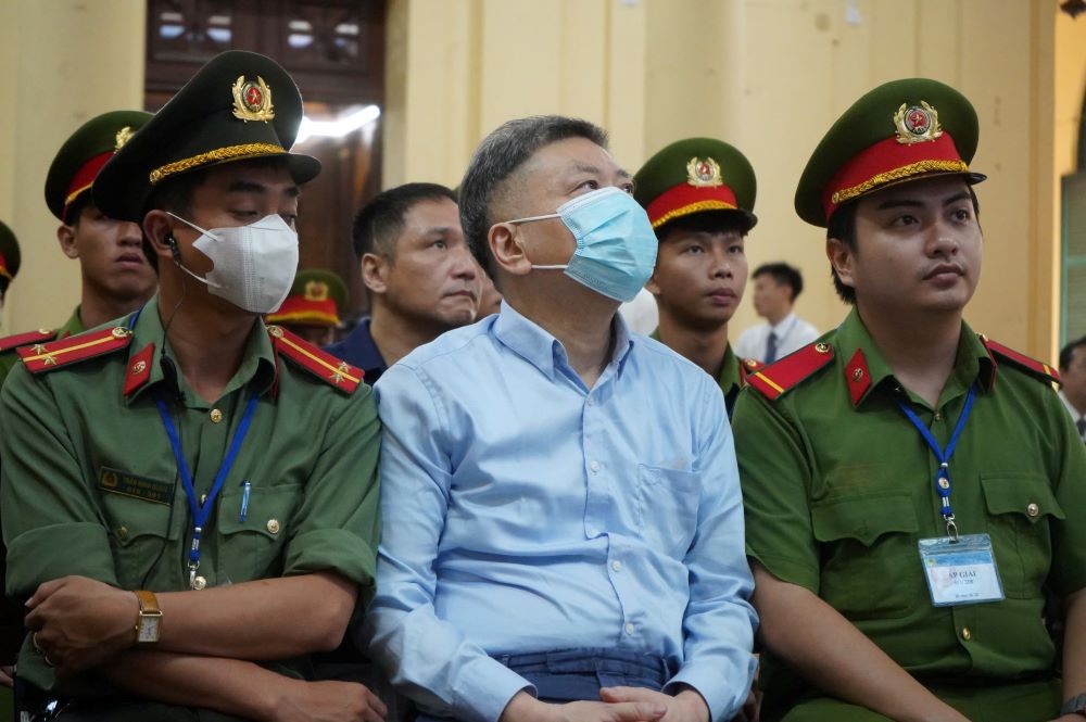 Chu Lập Cơ (chồng bị cáo Lan) tại tòa. Ảnh: Anh Tú