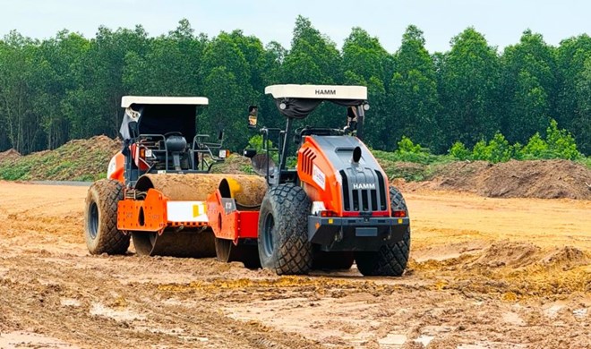 Construction of Bien Hoa - Vung Tau Expressway through Dong Nai province. Photo: HAC