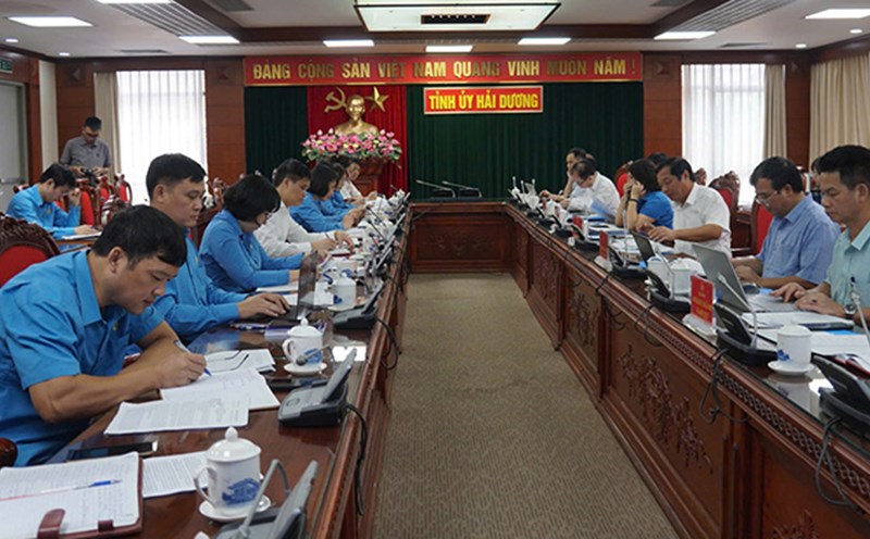 Scene of the working session between the Vietnam General Confederation of Labor and the Hai Duong Provincial Party Committee on September 25. Photo: Cong Hoa