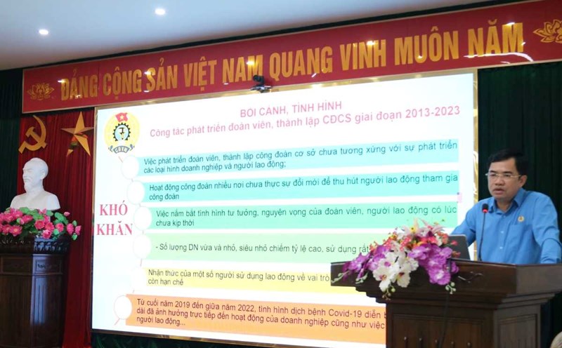 Chairman of Thai Binh Provincial Federation of Labor Bui Xuan Vinh deployed the contents at the conference. Photo: Ba Manh