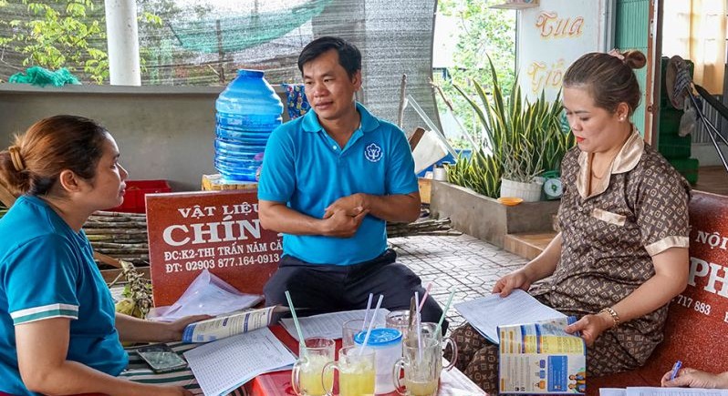 Tuyen truyen nguoi dan tham gia bao hiem y te tai tinh Ca Mau. Anh: Nhat Ho