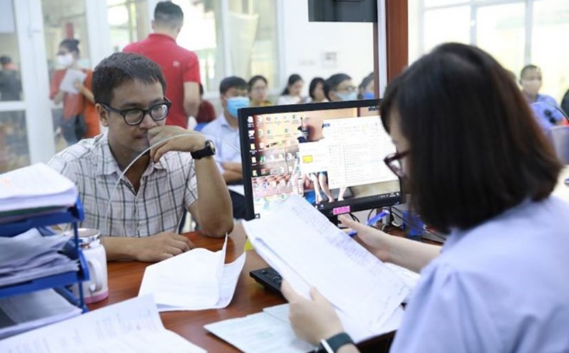Promotion is aimed at improving professional qualifications and skills, increasing income for civil servants, and avoiding leveling. Photo: Hai Nguyen